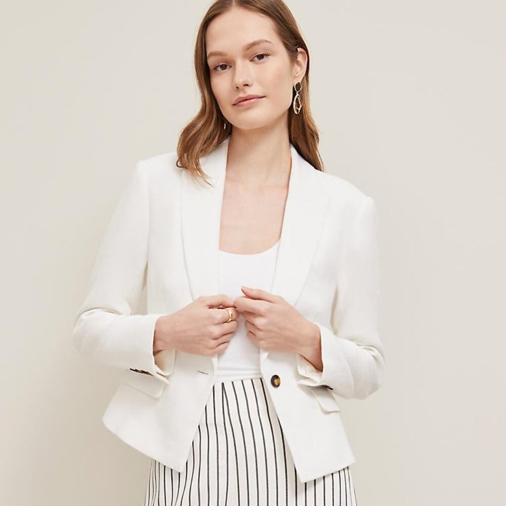 Ann Taylor Pique Fitted White Blazer Size 6 Petite